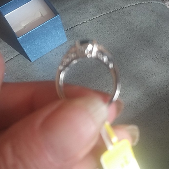 Ring - Picture 5 of 8